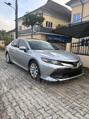 Toyota Camry 2018 Silver