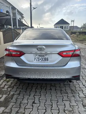 Toyota Camry 2018 Silver