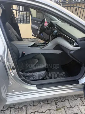 Toyota Camry 2018 Silver