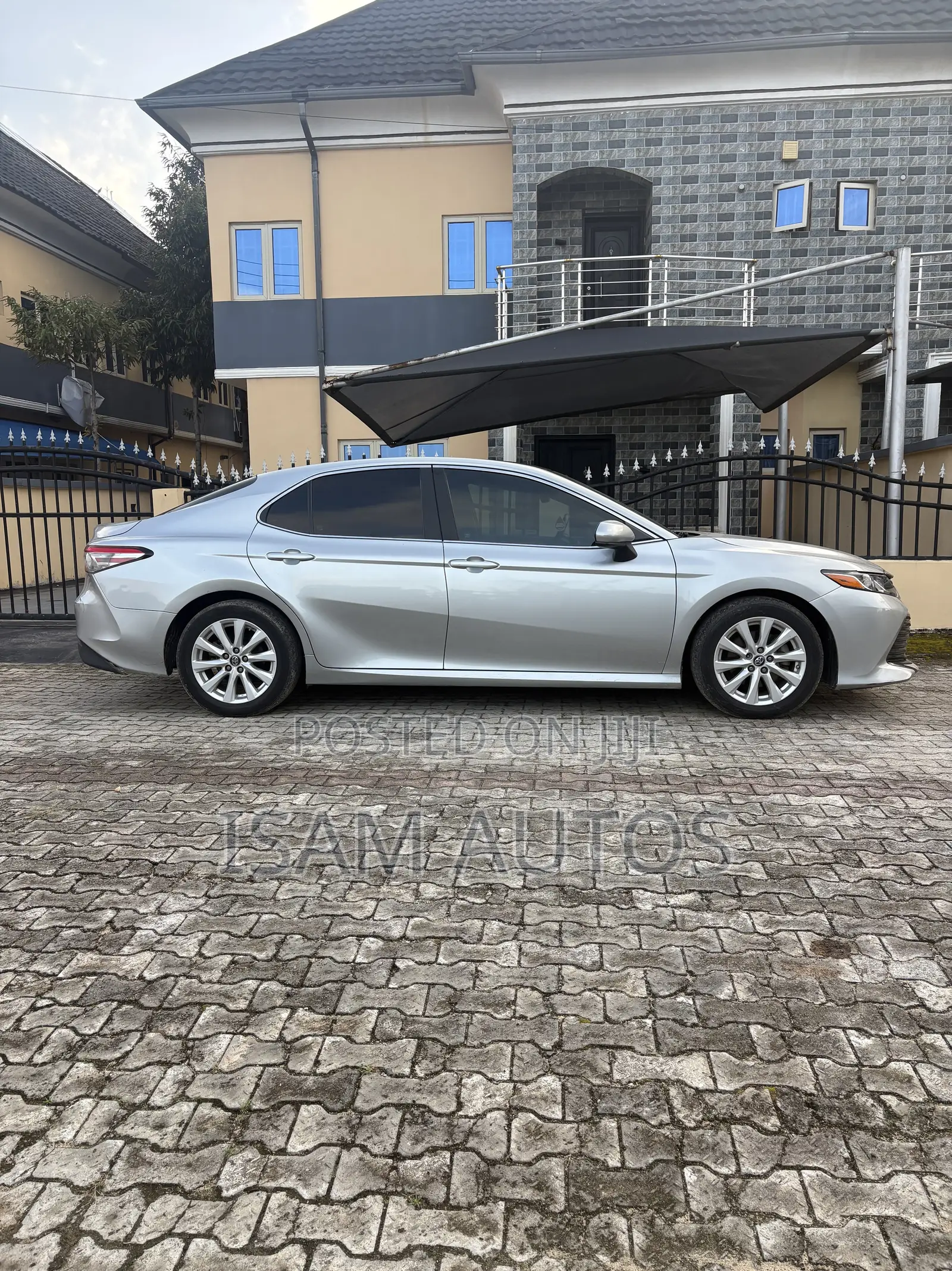 Toyota Camry 2018 Silver