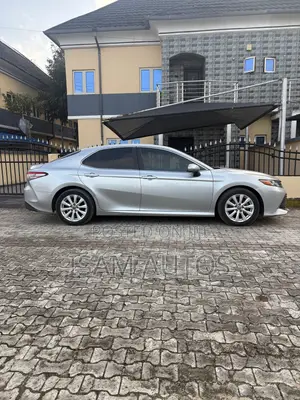 Toyota Camry 2018 Silver