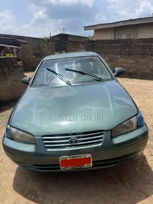 Toyota Camry 2000 Green