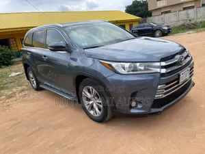 Toyota Highlander XLE 4x4 V6 (3.5L 6cyl 8A) 2017 Blue