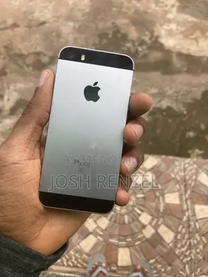 Apple iPhone SE 32 GB Silver
