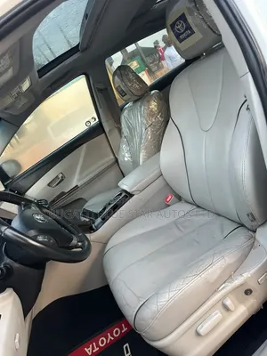 Toyota Avanza 2010 White