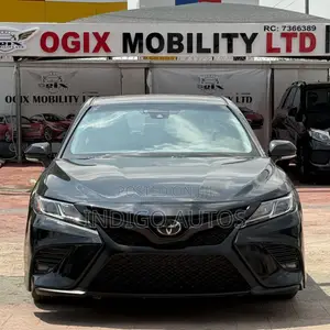 Toyota Camry SE 2021 Black