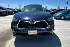 Toyota Highlander XLE 2021 Blue