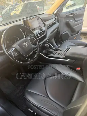 Toyota Highlander XLE 2021 Gray