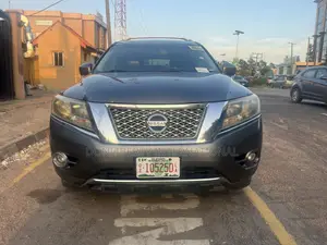 Nissan Pathfinder Platinum 4dr SUV 4WD (3.5L 6cyl CVT) 2015 Gray