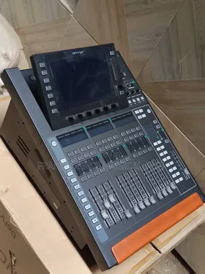 Behringer WING COMPACT Digital Mixing Console (13 Motorized Faders)