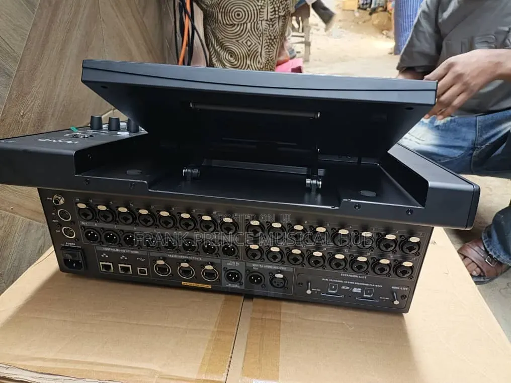 Behringer WING COMPACT Digital Mixing Console (13 Motorized Faders)