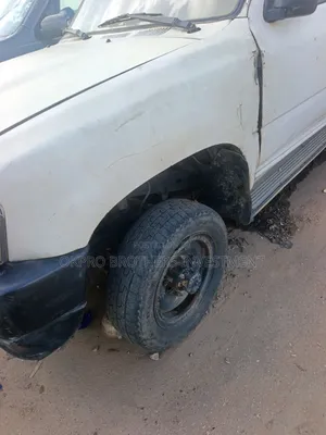 Toyota Hilux 2002 White