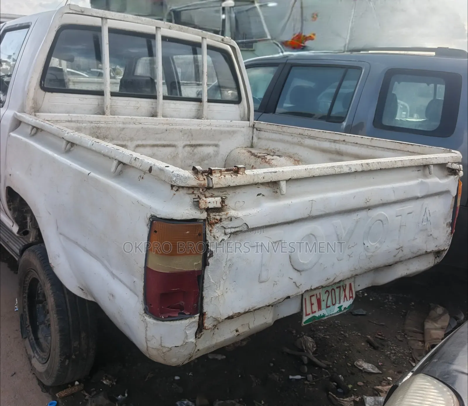 Toyota Hilux 2002 White