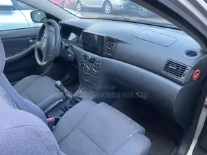 Toyota Corolla Liftback 2004 Silver
