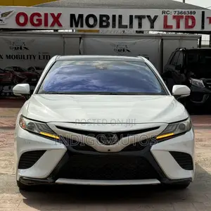 Toyota Camry XSE FWD (2.5L 4cyl 8AM) 2018 White