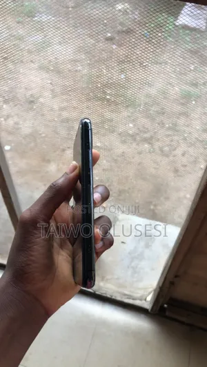 Apple iPhone X 64 GB Black