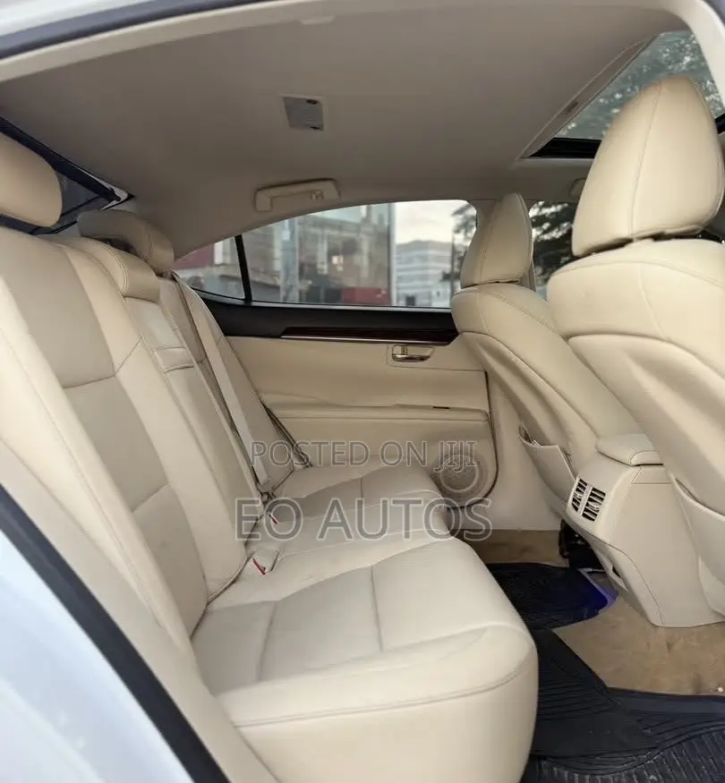 Lexus ES 350 FWD 2013 White