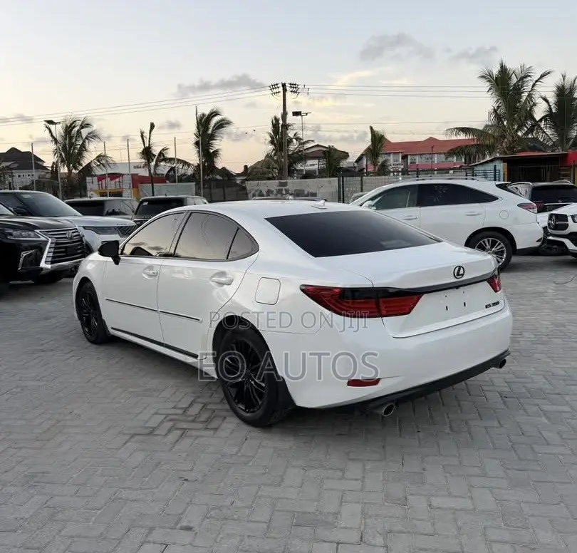 Lexus ES 350 FWD 2013 White