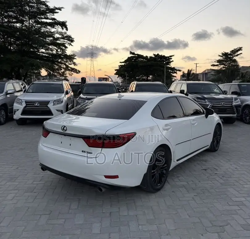 Lexus ES 350 FWD 2013 White