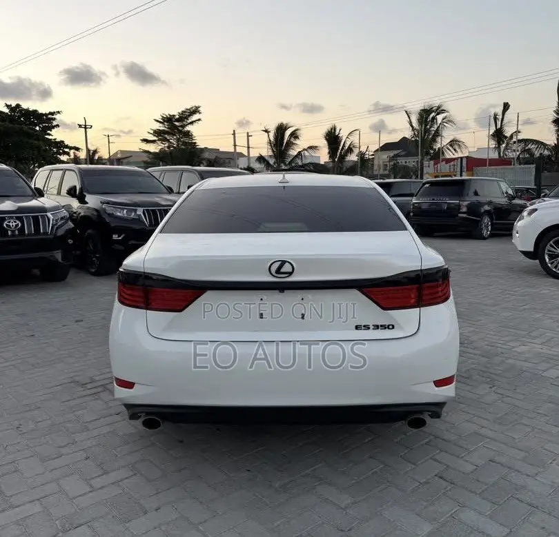 Lexus ES 350 FWD 2013 White