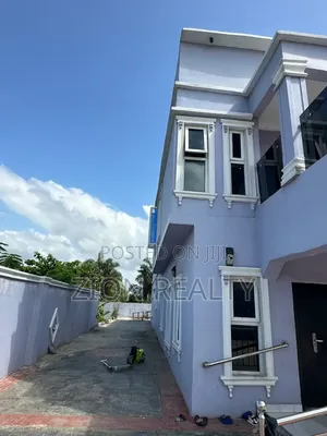 3bdrm Duplex in Eleko Beach Side for rent