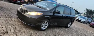 Toyota Sienna 2016 Black