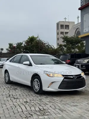 Toyota Camry LE 4dr Sedan (2.5L 4cyl 6A) 2016 White