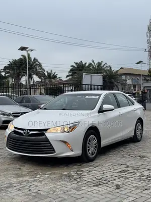 Toyota Camry LE 4dr Sedan (2.5L 4cyl 6A) 2016 White
