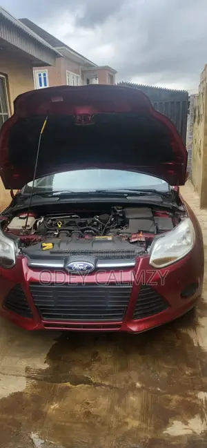 Ford Focus S Sedan FWD (2.0L 4cyl 5M) 2013