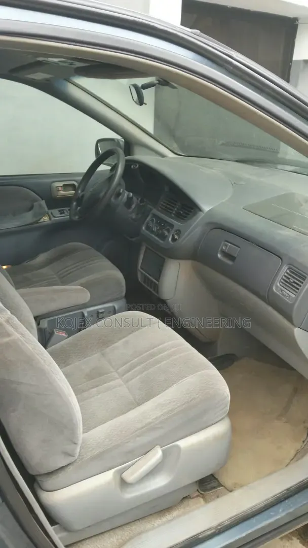 Toyota Sienna 2002 Gray