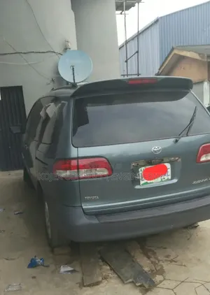 Toyota Sienna 2002 Gray