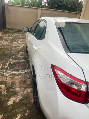 Toyota Corolla LE 4dr Sedan (1.8L 4cyl CVT) 2014 White