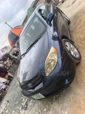 Toyota Matrix Hatchback FWD (1.8L 4cyl 5M) 2006 Blue