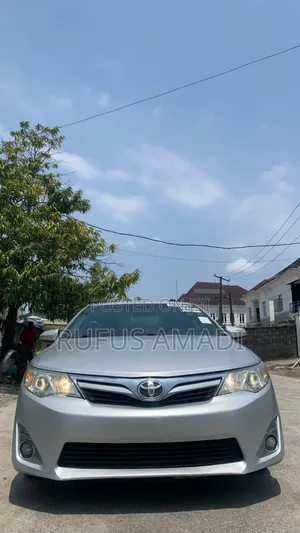 Toyota Camry XLE V6 4dr Sedan (3.5L 6cyl 6A) 2012 Silver