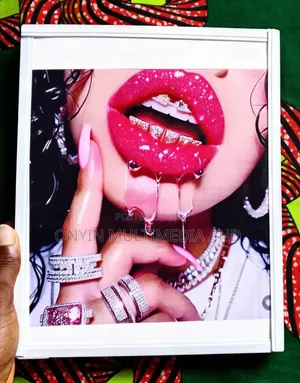 8x10 Inch Glamorous Lips Pop Art PVC Wall Frame
