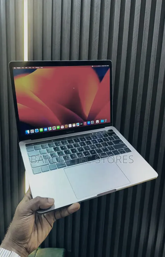 Laptop Apple MacBook Pro 2017 8GB Intel Core i5 SSD 256GB