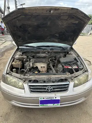Toyota Camry LE 4dr Sedan (2.2L 4cyl 4A) 2000 Beige
