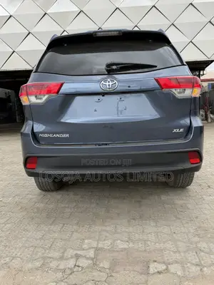 Toyota Highlander LE Plus 4dr SUV AWD (3.5L 6cyl 6A) 2015 Blue