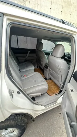 Toyota Highlander SE 2012 White