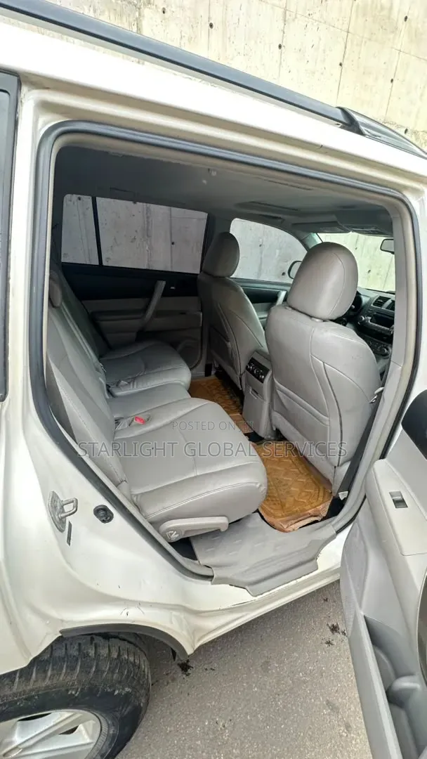 Toyota Highlander SE 2012 White