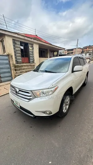 Toyota Highlander SE 2012 White