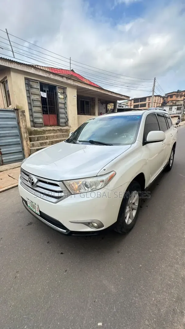 Toyota Highlander SE 2012 White