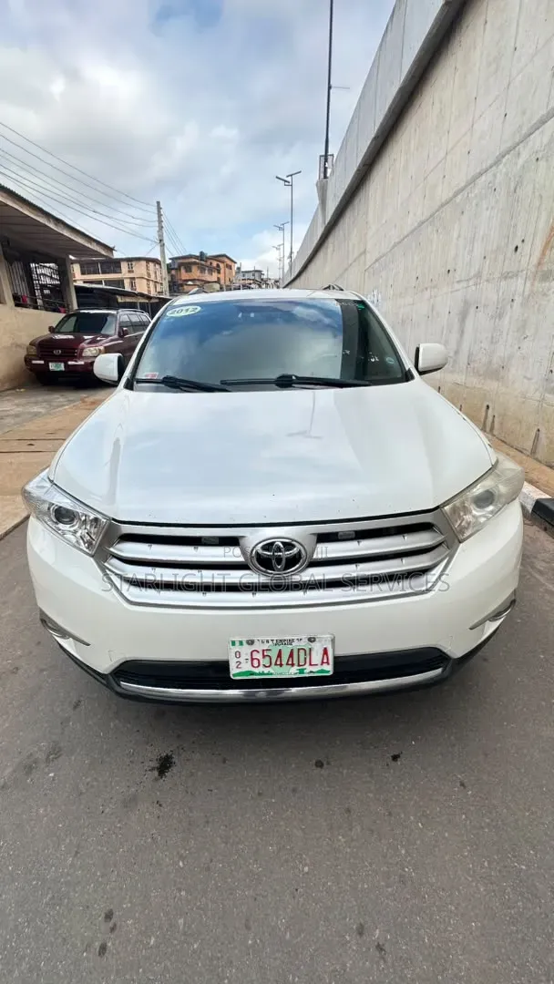 Toyota Highlander SE 2012 White
