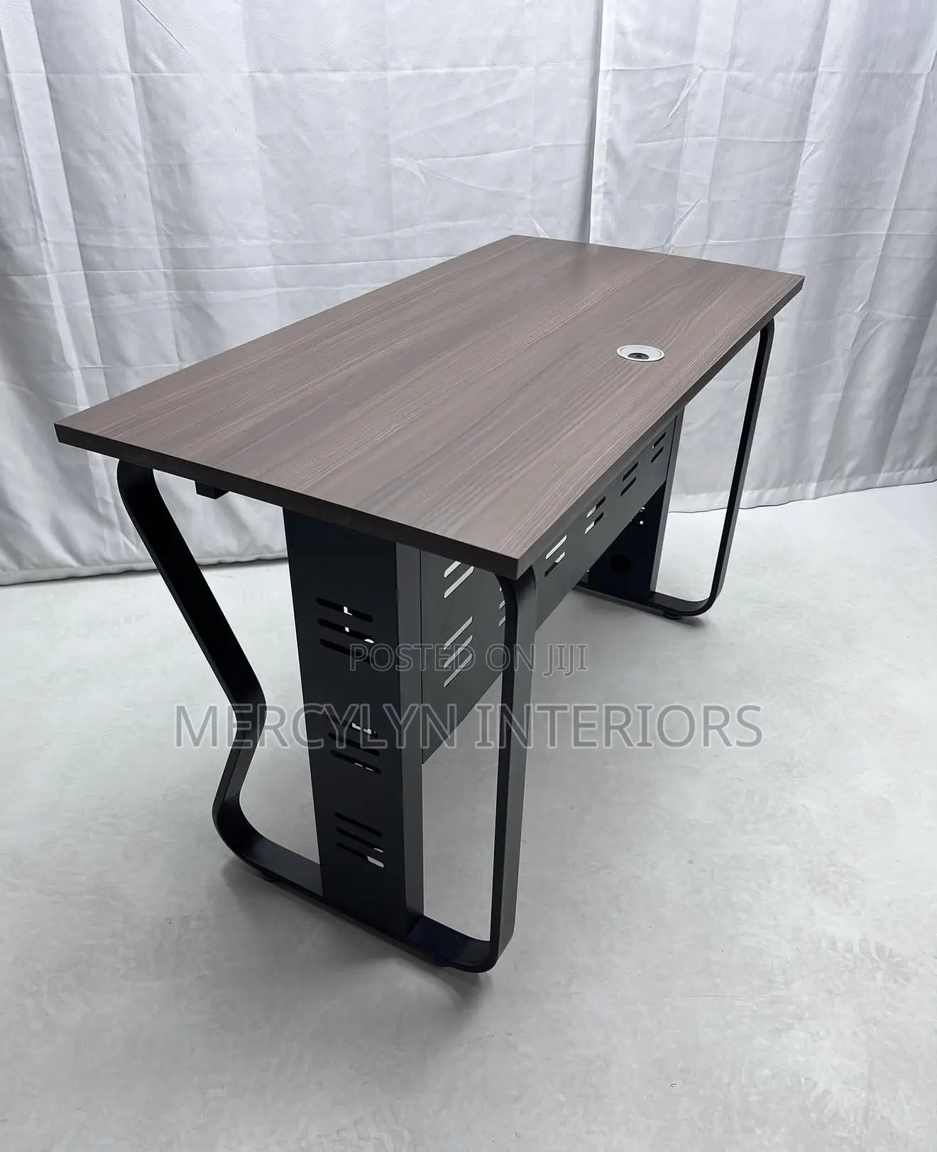1.2 Meter Adjustable Computer Table