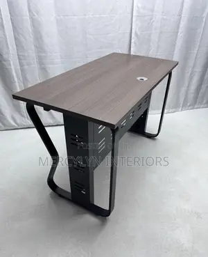 1.2 Meter Adjustable Computer Table
