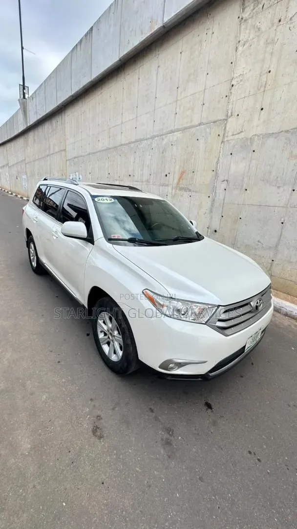 Toyota Highlander SE 2012 White