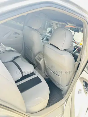 Toyota Camry LE 4dr Sedan (2.5L 4cyl 6AM) 2010 Silver