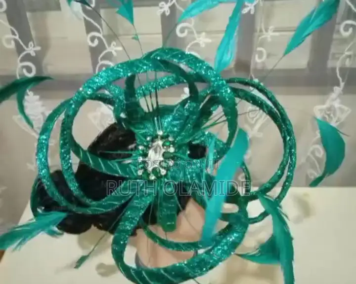 Exquisite Fascinator