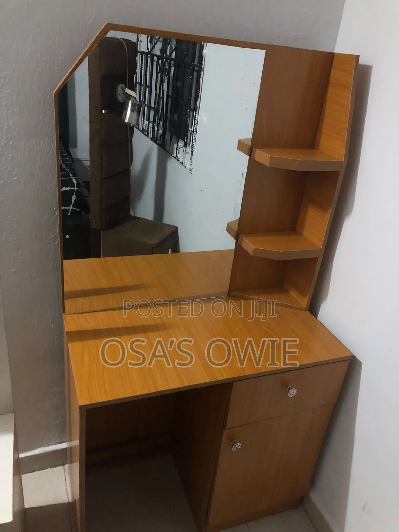 Dressing Table With Mirror