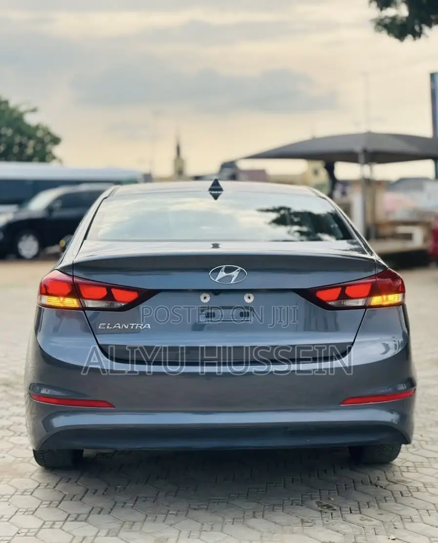 Hyundai Elantra 2018 Gray